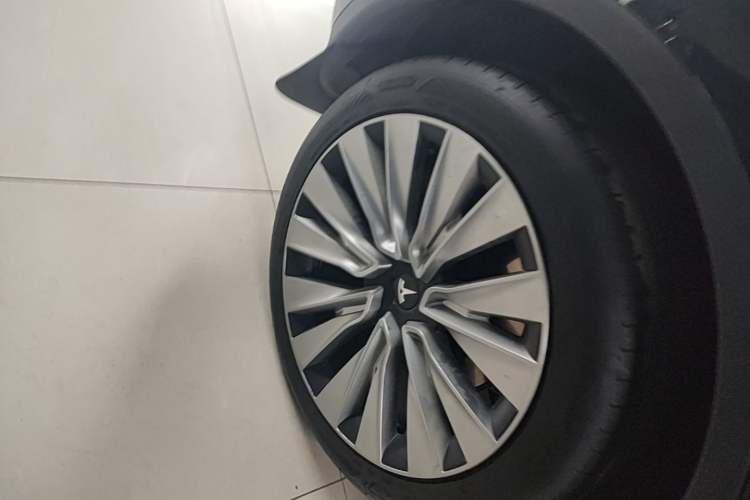 Used Tesla Model Y 2024 Rear-Wheel-Drive Version Right Rear Wheel Hub