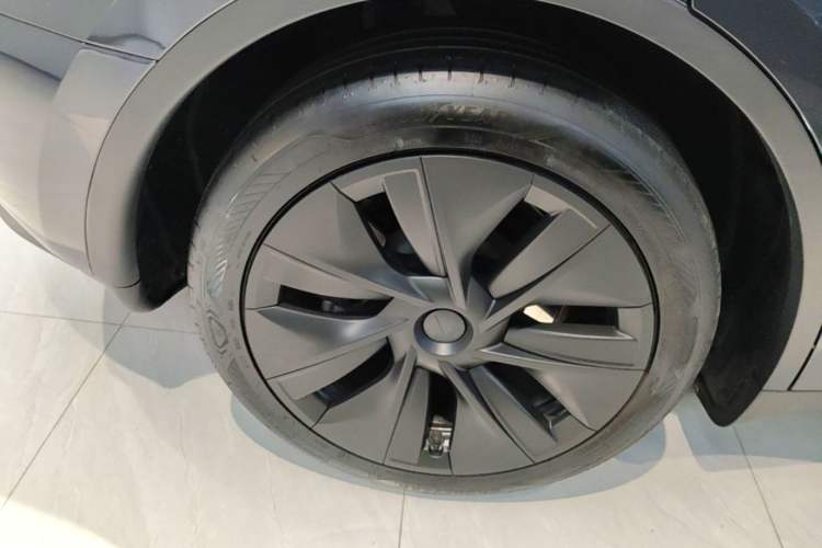 Used Tesla Model Y 2024 Rear-Wheel-Drive Version Right Rear Wheel Hub
