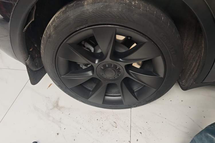 Used Tesla Model Y 2024 Rear-Wheel-Drive Version Right Rear Wheel Hub