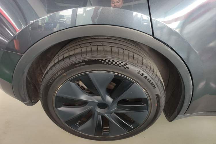 Used Tesla Model Y 2024 Rear-Wheel-Drive Version Right Rear Wheel Hub