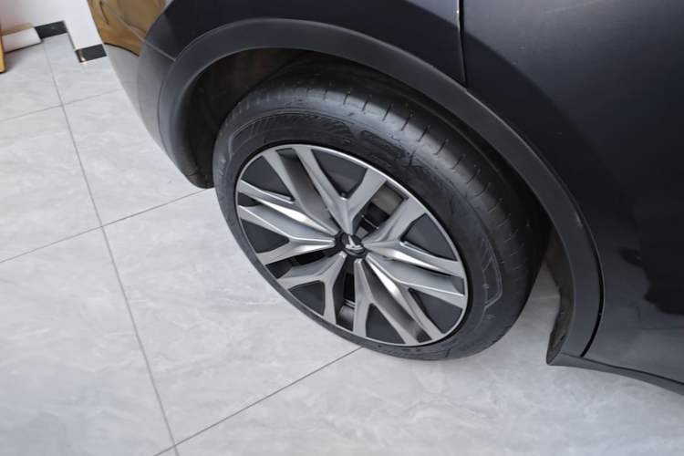 Used Tesla Model Y 2024 Rear-Wheel-Drive Version Right Rear Wheel Hub