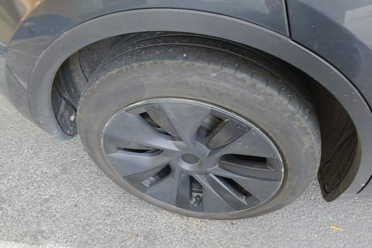 Used Tesla Model Y 2024 Rear-Wheel-Drive Version Right Rear Wheel Hub