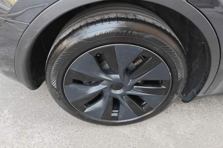 Used Tesla Model Y 2024 Rear-Wheel-Drive Version Right Rear Wheel Hub