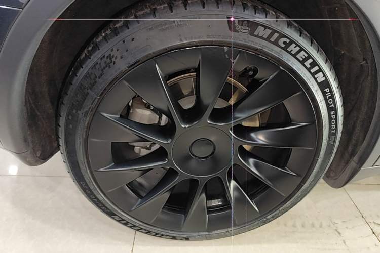 Used Tesla Model Y 2024 Rear-Wheel-Drive Version Right Rear Wheel Hub