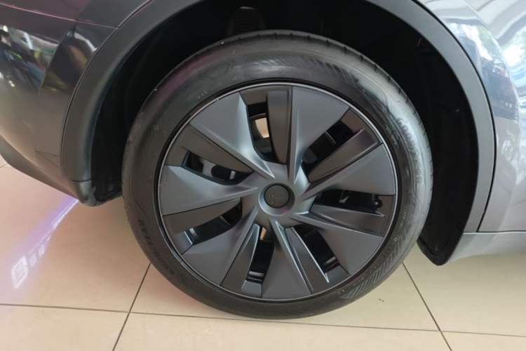 Used Tesla Model Y 2024 Rear-Wheel-Drive Version Right Rear Wheel Hub