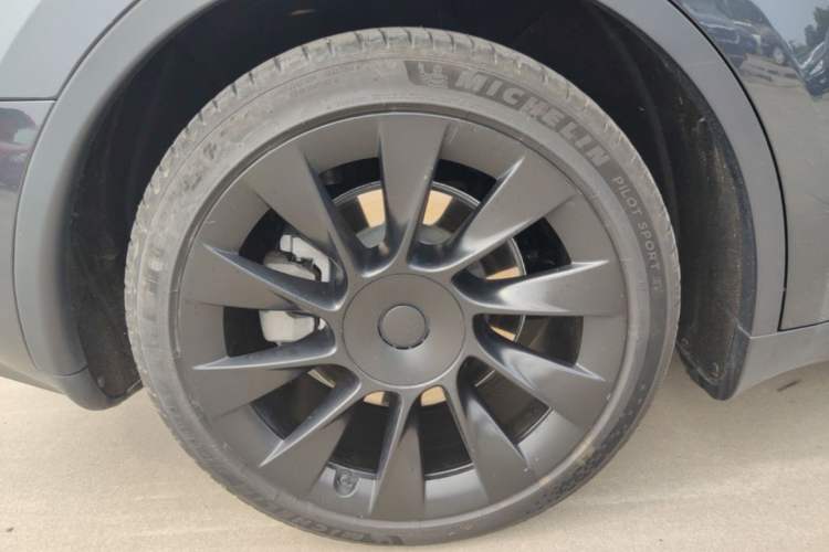 Used Tesla Model Y 2024 Rear-Wheel-Drive Version Right Rear Wheel Hub