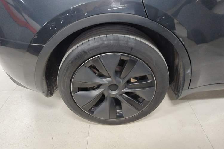 Used Tesla Model Y 2024 Rear-Wheel-Drive Version Right Rear Wheel Hub
