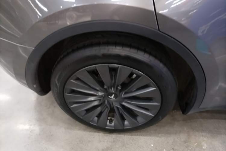 Used Tesla Model Y 2024 Rear-Wheel-Drive Version Right Rear Wheel Hub