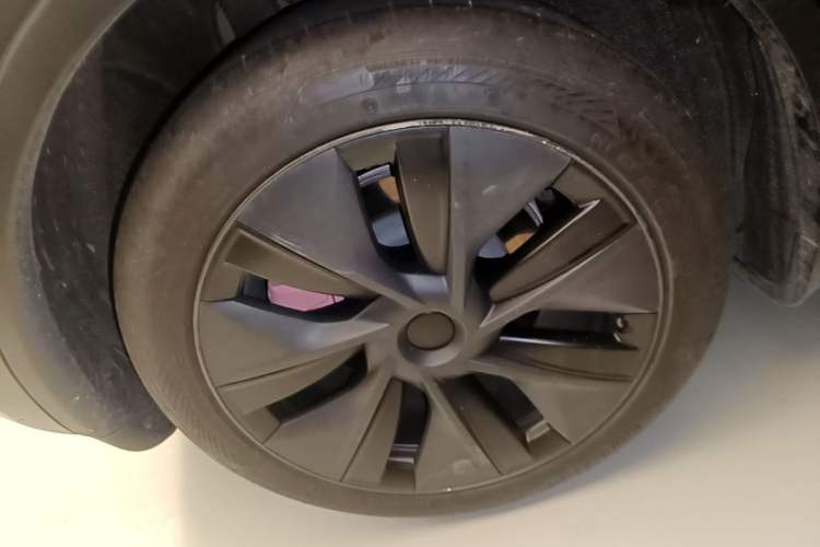 Used Tesla Model Y 2024 Rear-Wheel-Drive Version Right Rear Wheel Hub
