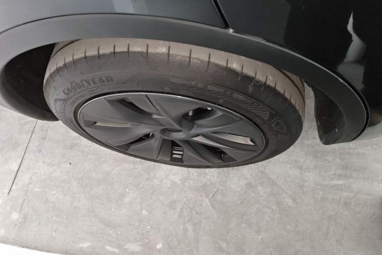 Used Tesla Model Y 2024 Rear-Wheel-Drive Version Right Rear Wheel Hub