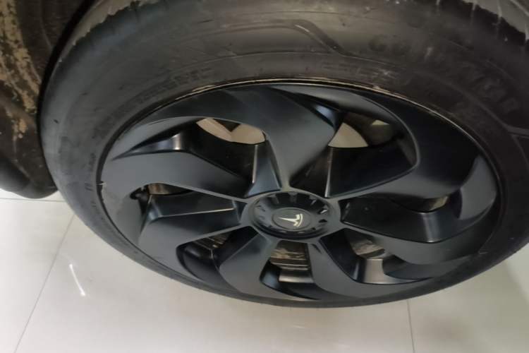 Used Tesla Model Y 2024 Rear-Wheel-Drive Version Right Rear Wheel Hub