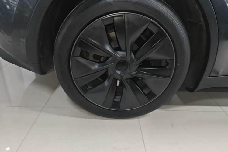Used Tesla Model Y 2024 Rear-Wheel-Drive Version Right Rear Wheel Hub