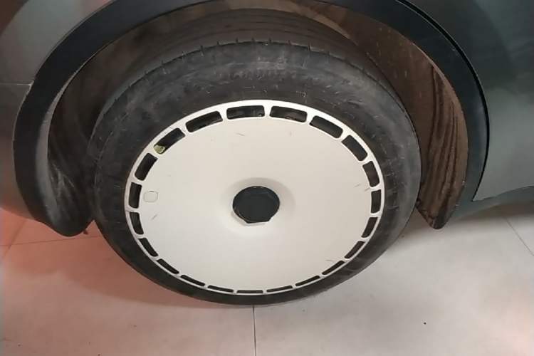 Used Tesla Model Y 2024 Rear-Wheel-Drive Version Right Rear Wheel Hub