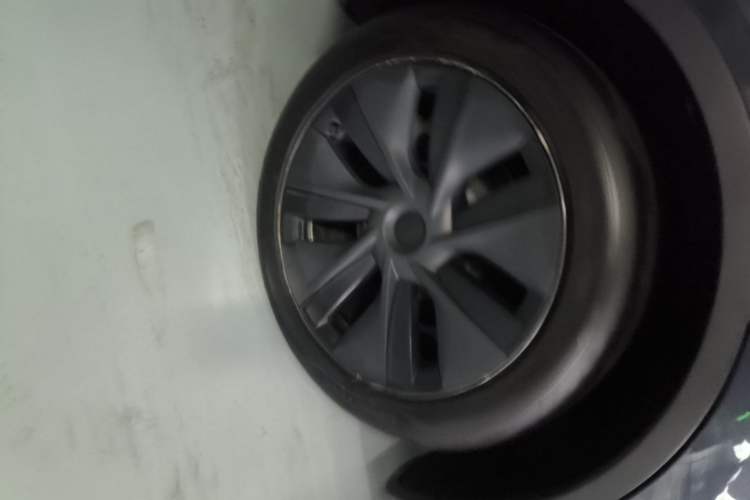 Used Tesla Model Y 2024 Rear-Wheel-Drive Version Right Rear Wheel Hub