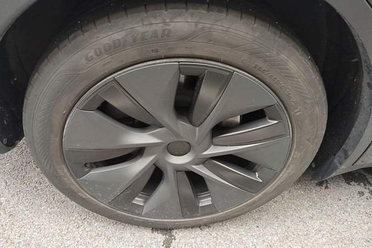 Used Tesla Model Y 2024 Rear-Wheel-Drive Version Right Rear Wheel Hub