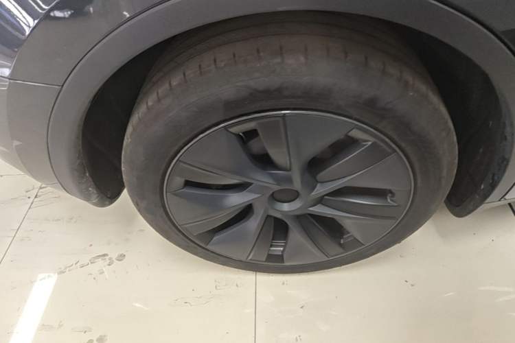 Used Tesla Model Y 2024 Rear-Wheel-Drive Version Right Rear Wheel Hub