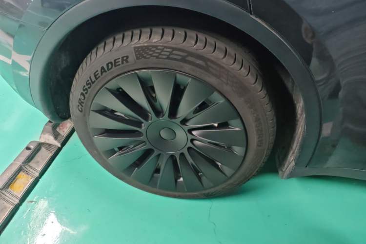 Used Tesla Model Y 2024 Rear-Wheel-Drive Version Right Rear Wheel Hub
