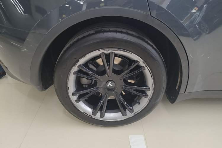 Used Tesla Model Y 2024 Rear-Wheel-Drive Version Right Rear Wheel Hub