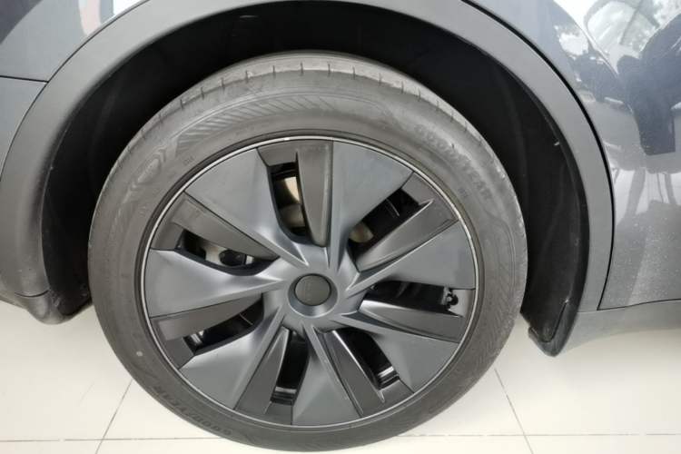 Used Tesla Model Y 2024 Rear-Wheel-Drive Version Right Rear Wheel Hub