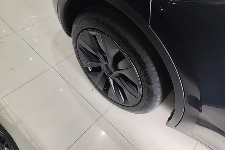 Used Tesla Model Y 2024 Rear-Wheel-Drive Version Right Rear Wheel Hub