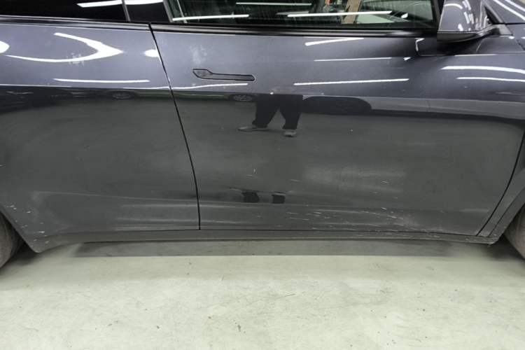 Used Tesla Model Y 2024 Rear-Wheel-Drive Version Right Side Sill