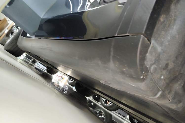 Used Tesla Model Y 2024 Rear-Wheel-Drive Version Right Side Sill