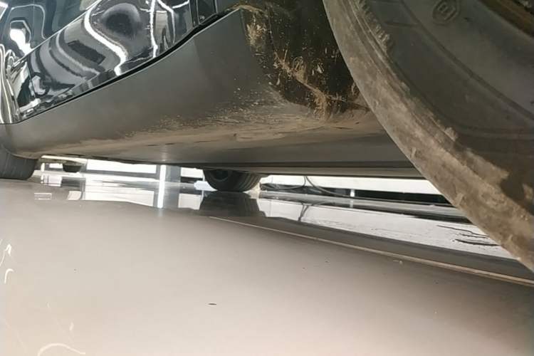 Used Tesla Model Y 2024 Rear-Wheel-Drive Version Right Side Sill