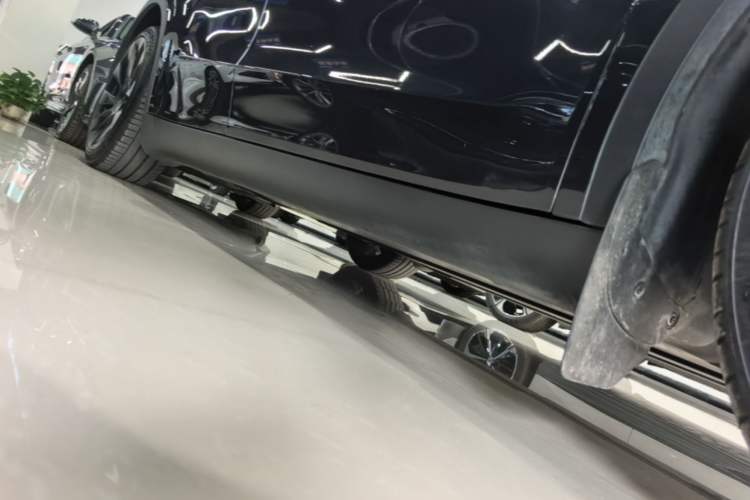 Used Tesla Model Y 2024 Rear-Wheel-Drive Version Right Side Sill