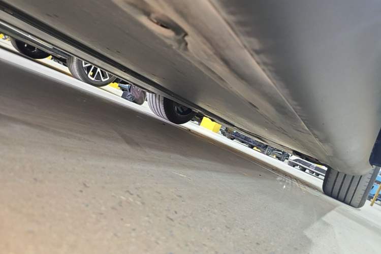 Used Tesla Model Y 2024 Rear-Wheel-Drive Version Right Side Sill
