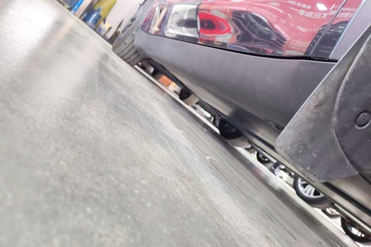 Used Tesla Model Y 2024 Rear-Wheel-Drive Version Right Side Sill