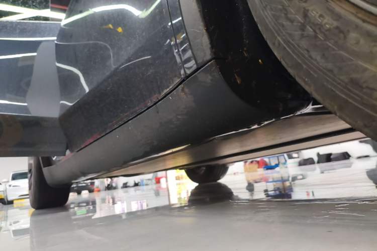 Used Tesla Model Y 2024 Rear-Wheel-Drive Version Right Side Sill