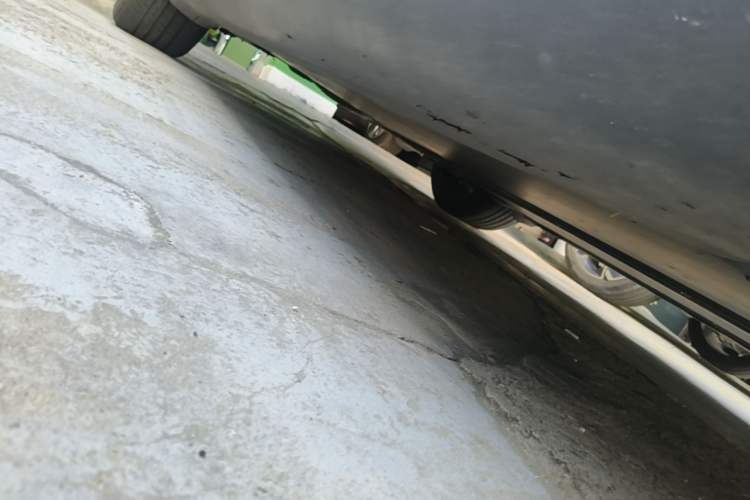 Used Tesla Model Y 2024 Long-Range All-Wheel-Drive Version Right Side Sill
