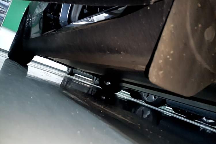 Used Tesla Model Y 2024 Rear-Wheel-Drive Version Right Side Sill