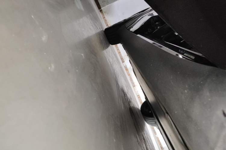 Used Tesla Model Y 2024 Rear-Wheel-Drive Version Right Side Sill