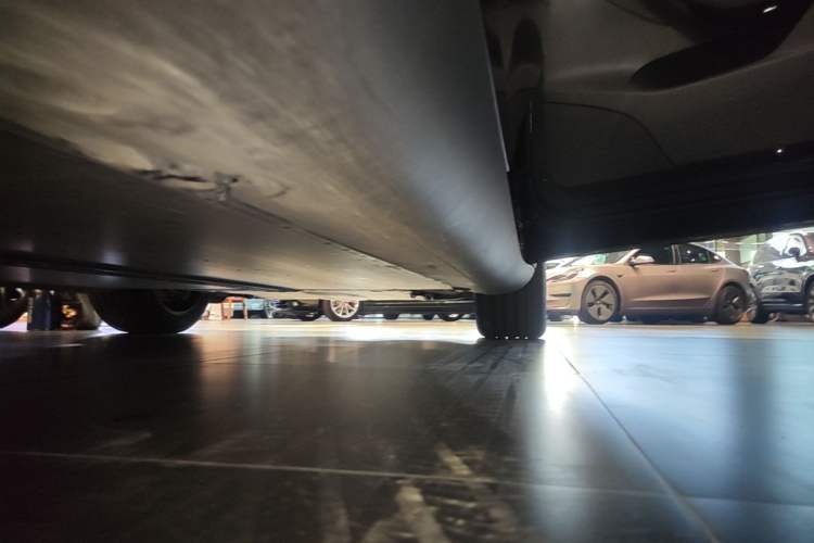 Used Tesla Model Y 2024 Rear-Wheel-Drive Version Right Side Sill