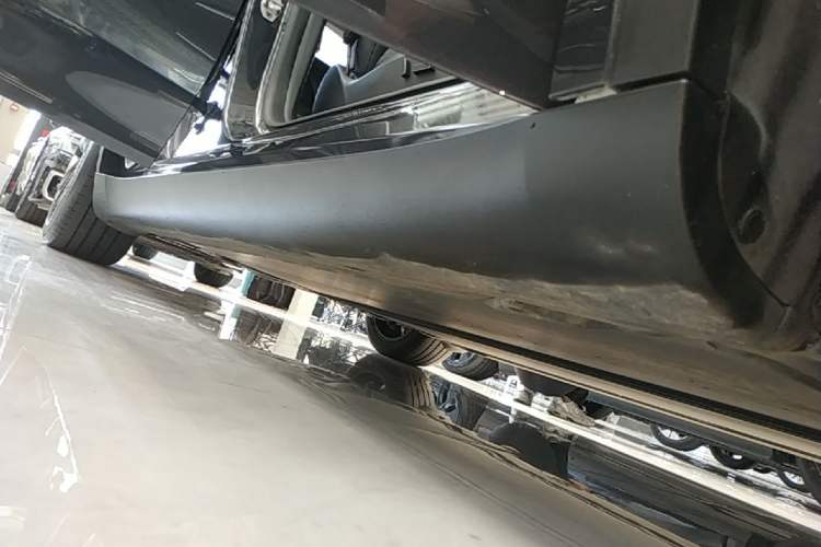 Used Tesla Model Y 2024 Rear-Wheel-Drive Version Right Side Sill