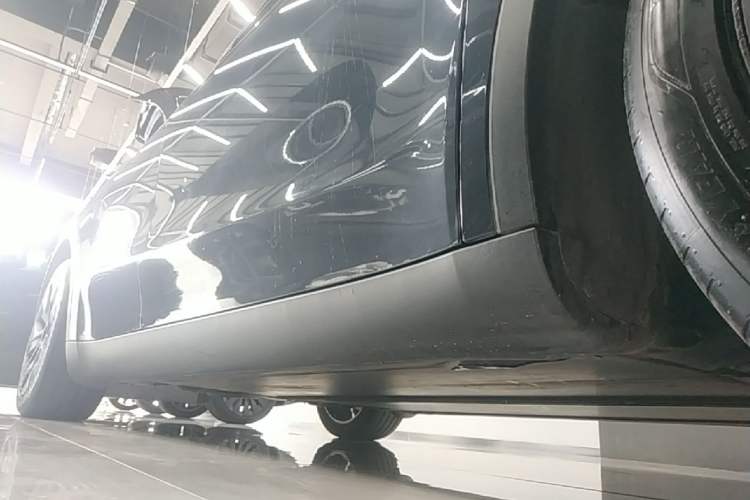 Used Tesla Model Y 2024 Rear-Wheel-Drive Version Right Side Sill