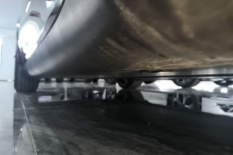 Used Tesla Model Y 2024 Rear-Wheel-Drive Version Right Side Sill