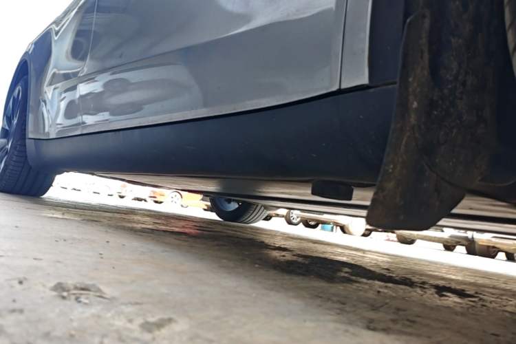 Used Tesla Model Y 2024 Rear-Wheel-Drive Version Right Side Sill