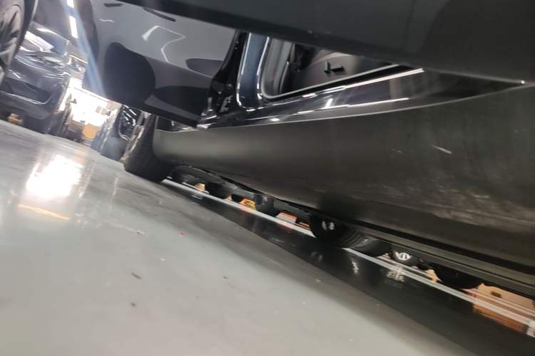 Used Tesla Model Y 2024 Rear-Wheel-Drive Version Right Side Sill