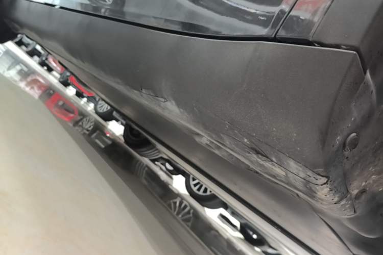 Used Tesla Model Y 2024 Rear-Wheel-Drive Version Right Side Sill