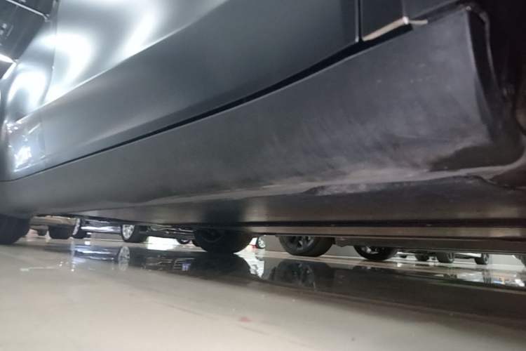 Used Tesla Model Y 2024 Rear-Wheel-Drive Version Right Side Sill