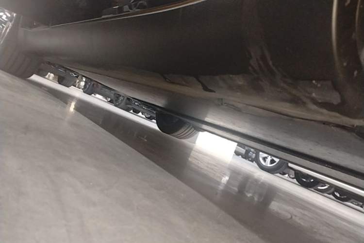 Used Tesla Model Y 2024 Long-Range All-Wheel-Drive Version Right Side Sill