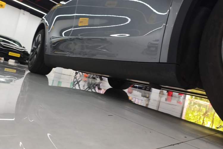 Used Tesla Model Y 2024 Rear-Wheel-Drive Version Right Side Sill