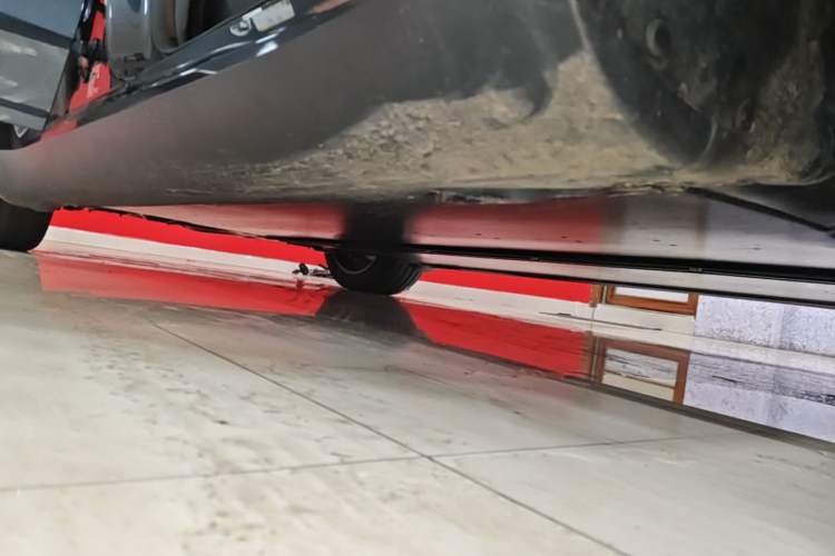 Used Tesla Model Y 2024 Rear-Wheel-Drive Version Right Side Sill