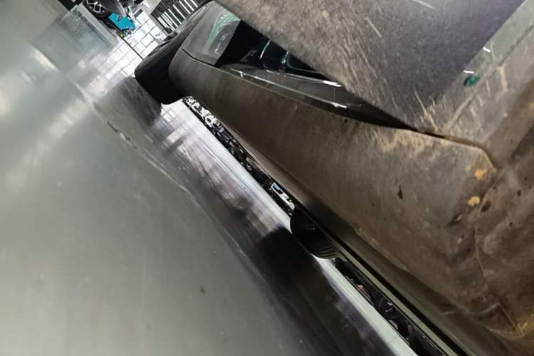 Used Tesla Model Y 2024 Rear-Wheel-Drive Version Right Side Sill