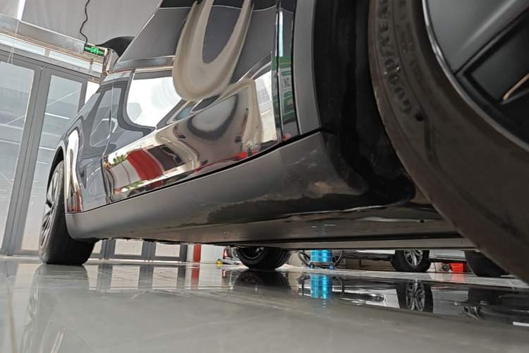 Used Tesla Model Y 2024 Rear-Wheel-Drive Version Right Side Sill