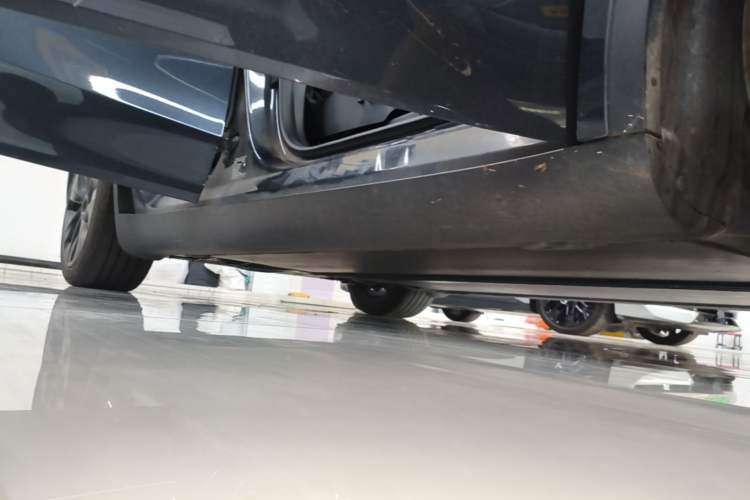 Used Tesla Model Y 2024 Rear-Wheel-Drive Version Right Side Sill