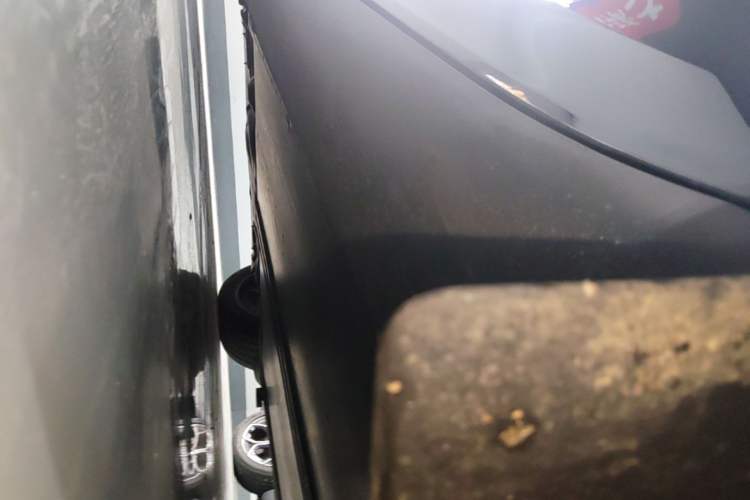 Used Tesla Model Y 2024 Rear-Wheel-Drive Version Right Side Sill