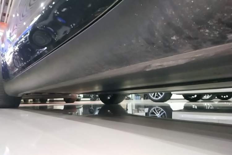 Used Tesla Model Y 2024 Rear-Wheel-Drive Version Right Side Sill